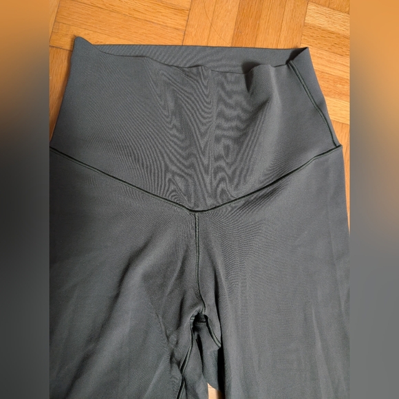 2 Pairs Of Leggings. Aerie Chill Play Move & Along Fit Side Pocket Tummy Control - Picture 7 of 10